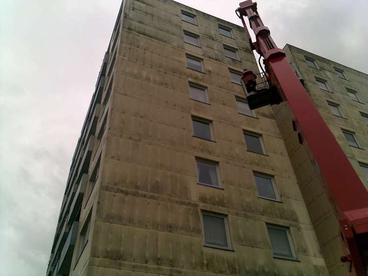 Fassadenreinigung an einem Hochhaus in Rendsburg (1)